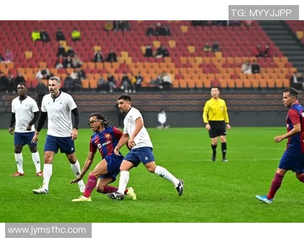 45岁足球传奇依然驰骋赛场 持续打破纪录刷新球迷期待