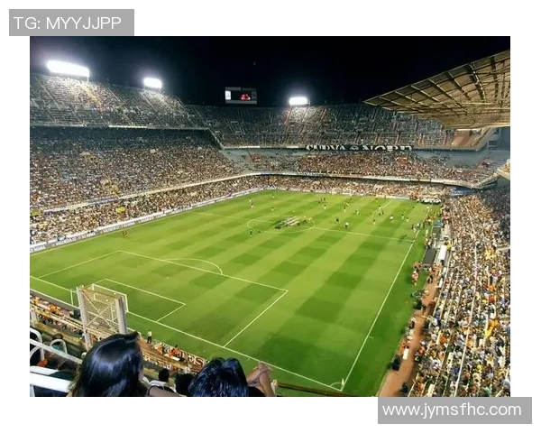 昔日足球传奇与当代巨星对比探索球场风云变幻与技术革新