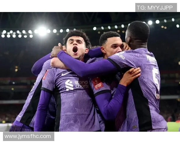 足球球星丑闻缠身引发公众热议职业形象与私生活矛盾突显 足球球星丑闻缠身引发公众热议职业形象与私生活矛盾突显